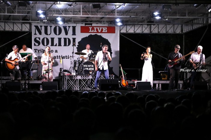 Riva Ligure: dopo un ferragosto da record, stasera torna la musica in piazza Ughetto con i 'Nuovi Solidi'