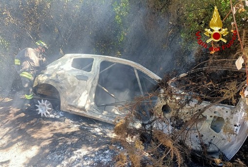 Paura al Rally di Sanremo: auto prende fuoco, pompieri sul posto (Foto)