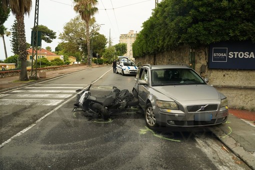 Sanremo: scontro tra scooter e auto in corso Mazzini, 55enne ferito al 'Santa Corona' (Foto)