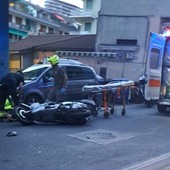 Sanremo: incidente moto-auto questa sera in via Martiri, 60enne trasportato in ospedale (Foto)