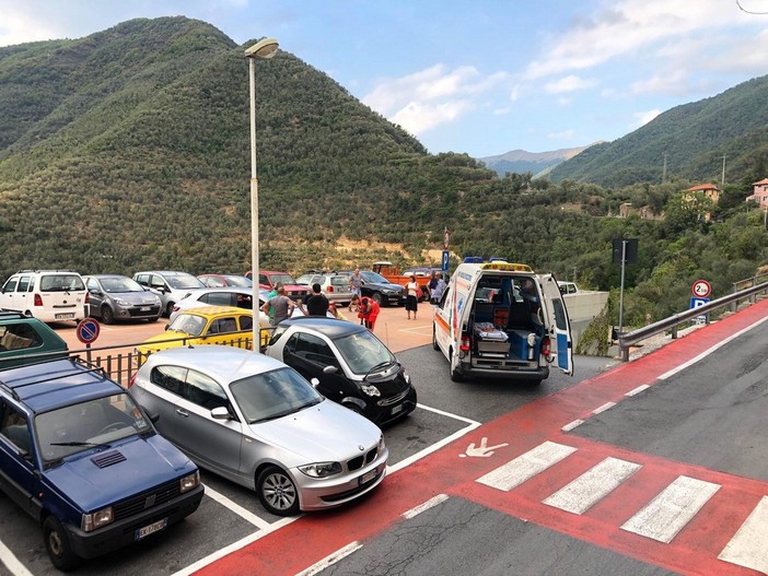 Montalto: donna investita dalla sua stessa auto nella zona del parcheggio del paese, soccorsi in atto (Foto)