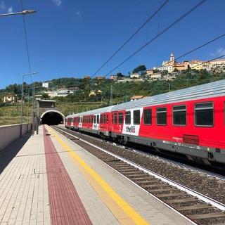 Investimento sulla linea ferroviaria Genova-Ventimiglia: treni in ritardo in tutto il Ponente ligure