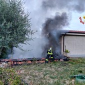 Incendio in un locale caldaia a Borgo d'Oneglia, intervengono i vigili del fuoco (Foto)