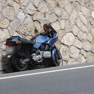 Ospedaletti: 43enne in gravi condizioni dopo un incidente a bordo della moto con il marito