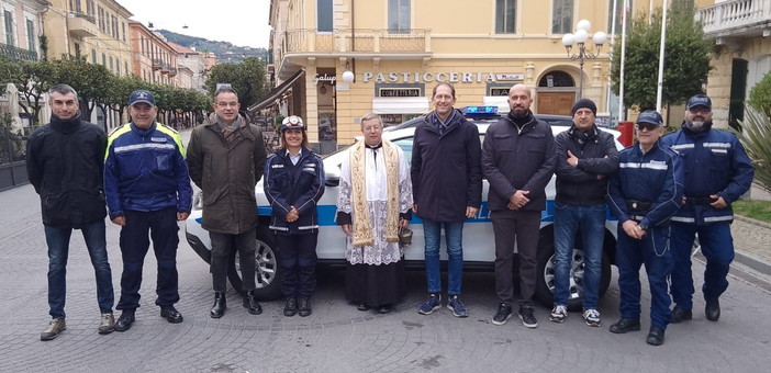 Diano Marina: inaugurata ieri la nuova auto della Polizia Municipale comprata con i contributi ministeriali (Foto)