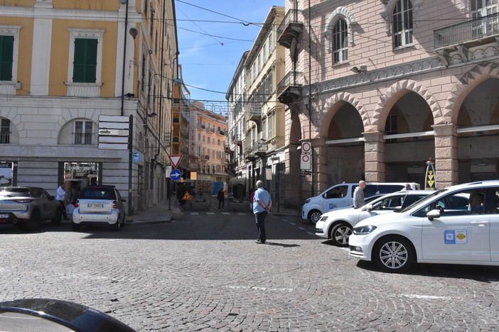 Sanremo: un lettore sulla situazione in città &quot;Troppa gente senza mascherina ed effusioni non consentite, cosa succederà?&quot;