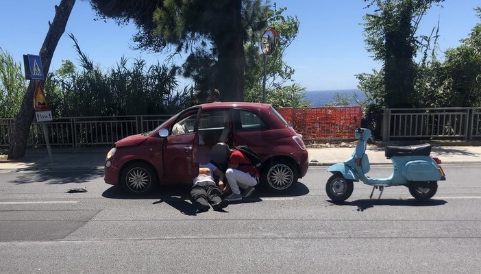 Sanremo: scontro all'incrocio tra l'Aurelia e via Duca D'Aosta, due feriti portati in ospedale (Foto)