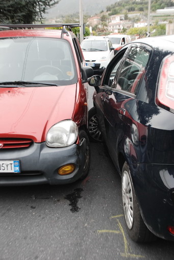 Sanremo: scontro tra due auto in strada San Pietro, una donna leggermente ferita