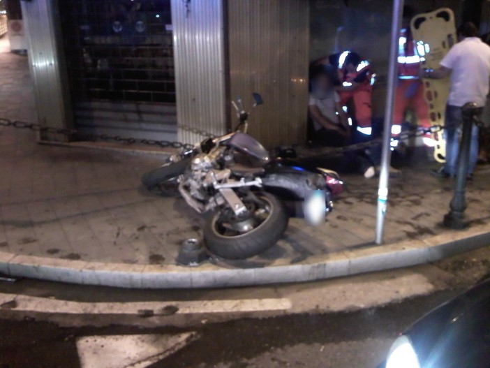 Sanremo: incidente stradale stanotte in piazza Eroi, honduregno senza patente