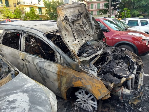 Arma di Taggia: due auto distrutte e 3 danneggiate il 20 maggio scorso, i Carabinieri arrestano il colpevole