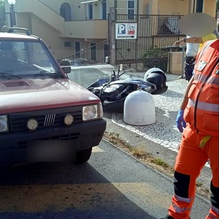 Scontro auto-scooter alla 'Curva del Don': 50enne lievemente ferito e traffico in tilt sull'Aurelia (Foto)