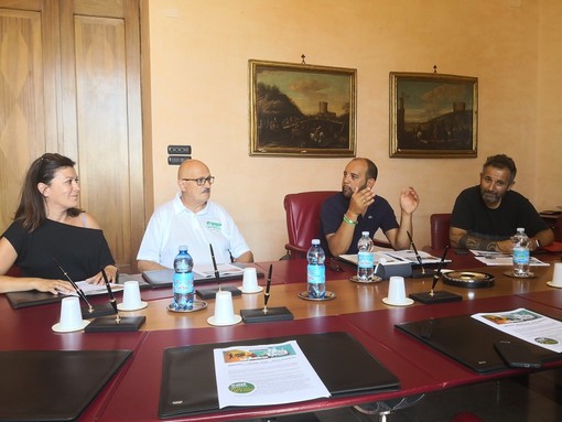 Presentata ieri l'undicesima edizione dell'Imperia-Limone a piedi, Bellotti: &quot;Scoprire il nostro territorio dal mare alla montagna&quot; (Foto e video)