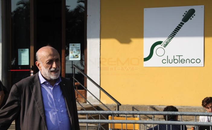 Carlo Petrini nella sede del Club Tenco