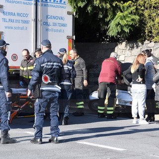 Sanremo: tampona un camion e finisce sotto il mezzo, 60enne se la cava con alcune ferite e contusioni (Foto)