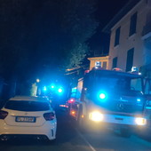 Bordighera: incendio nella dependance di un condominio in via XX Settembre, intervento dei Vigili del Fuoco (Foto)