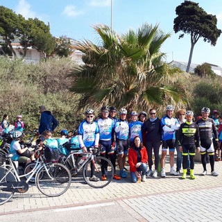 Sanremo: uscita didattico-sportiva sulla pista ciclabile per gli alunni dell'Istituto 'Calvino' (foto)