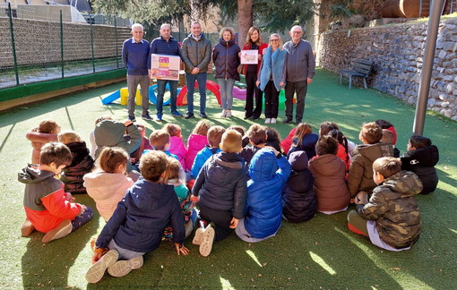 Taggia: incontro degli alunni della scuola dell'infanzia con la 'Cumpagnia Armasca' (Foto)