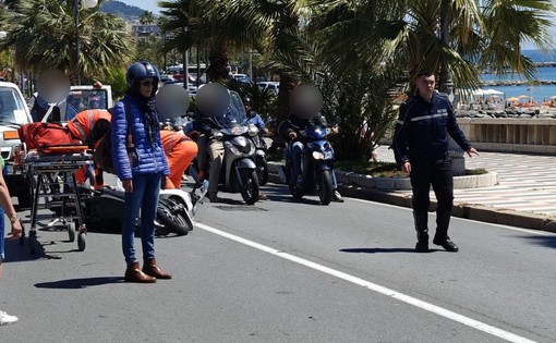 Sanremo: incidente in corso Imperatrice, auto svolta per un parcheggio e 45enne lievemente ferito (Foto)