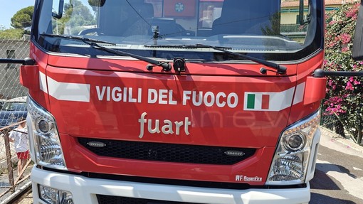 Riva Ligure: scontro tra due mezzi sull'Aurelia, conducenti incastrati e intervento dei Vigili del Fuoco