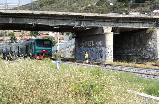 Ventimiglia: investimento mortale, uomo colpito da un treno nella zona antistante l'anfiteatro, traffico ferroviario bloccato (Foto)