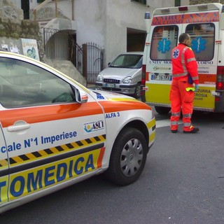 Vallecrosia: giovane a bordo di uno scooter investe un uomo, entrambi portati in ospedale