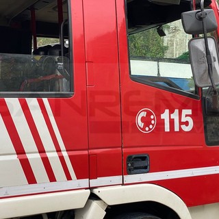Ventimiglia: incendio in un canneto sul fiume Roya, intervento dei Vigili del Fuoco