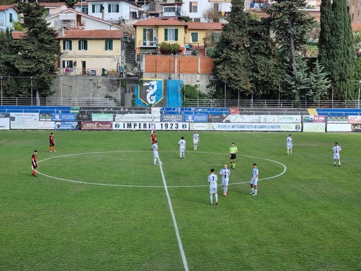 Calcio. Eccellenza, Imperia ko, il Rivasamba espugna il &quot;Ciccione&quot;: gara interrotta per più di mezz'ora