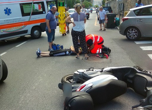 Sanremo: scontro auto-moto nella zona di San Martino, centauro lievemente ferito portato in ospedale (Foto)