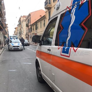 Bordighera: 73enne investito in via Vittorio Emanuele, soccorso dal 118 e portato in ospedale (Foto)
