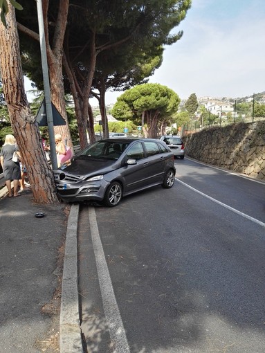 Sanremo: nuovo incidente in via Padre Semeria, la segnalazione di un lettore &quot;Il limite di velocità rimane ignorato&quot;