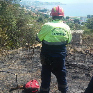 Sanremo: ripartito un piccolo focolaio dell'incendio di ieri in via Padre Semeria, subito spento dai soccorritori