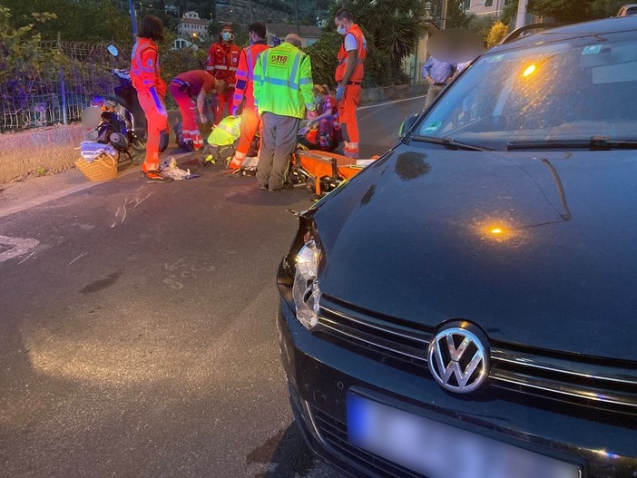 Imperia: scontro auto-scooter in via Diano Calderina, due coniugi di 65 anni feriti (Foto)