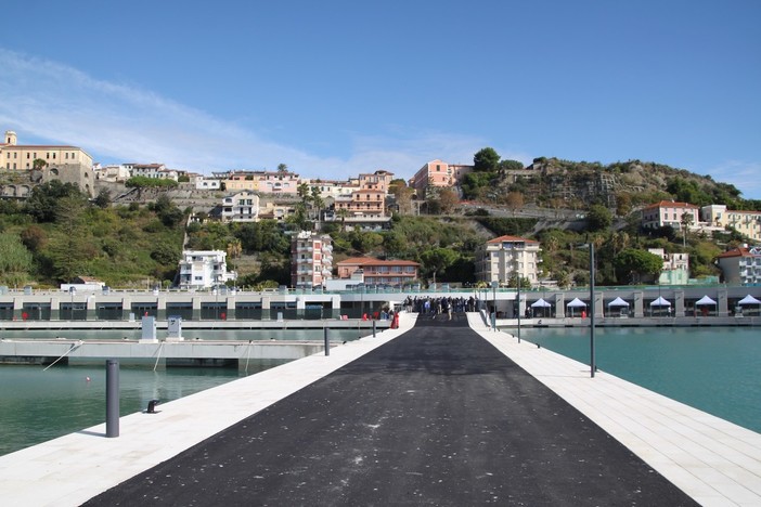 Ventimiglia: E-Distribuzione ha completato i lavori di elettrificazione del porto di Cala del Forte