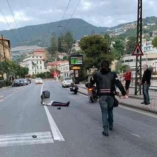 Ospedaletti: scontro tra due moto in corso Regina Margherita, due ragazze ferite e portate in ospedale (Foto)