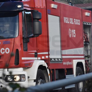 Sanremo: fuoristrada e contro un palo, 59enne esce indenne da un incidente in via Duca D'Aosta