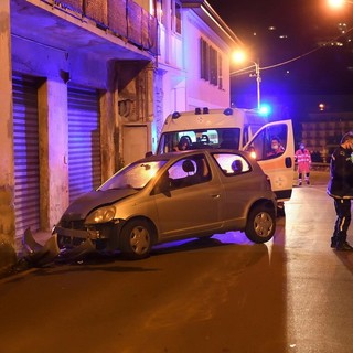 Sanremo: perde il controllo dell'auto e finisce contro un muro, conducente rimane illeso (Foto)