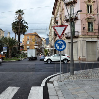 Sanremo: obbligo di svolta a destra in corso Mombello, il Comune rimuove il cartello della discordia