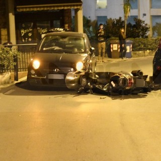 Sanremo: auto in contromano in corso Inglesi vicino al 'Polo Nord', scontro frontale con uno scooter (Foto)