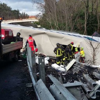 Savona: dopo l'incidente di ieri ad Albisola una sola corsia e 3 km di coda sull'autostrada A10