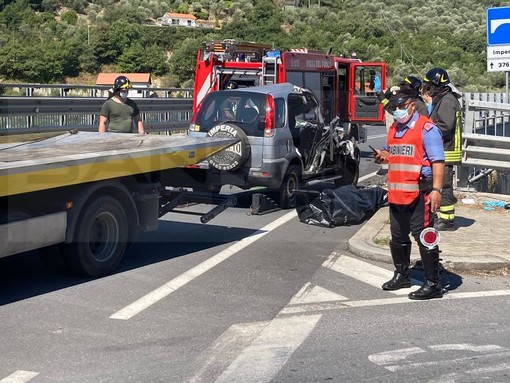 Pontedassio: perde il controllo dell'auto e finisce contro il guard-rail sulla SS28, morta una donna (Foto)