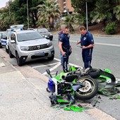 Sanremo: scontro auto-moto all'ingresso dell'Aurelia Bis in via Lamarmora, 35enne ferito (Foto)