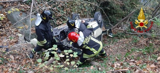 Molini di Triora: uomo cade con l'auto in una scarpata, ritrovato dopo diverse ore (Foto)