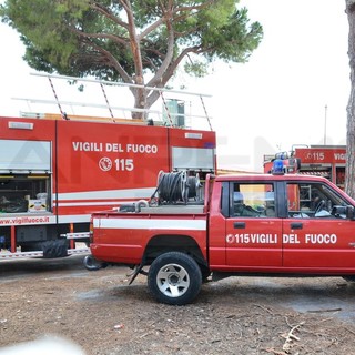 Ventimiglia: ancora un incendio sterpaglie, a fuoco una zona vicina ad un bombolone ed alcune roulotte