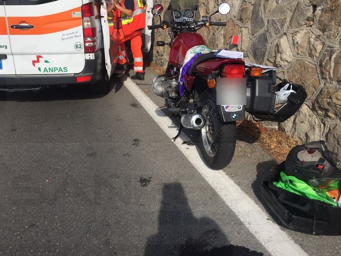 San Lorenzo al Mare: 'pirata della strada' fa cadere marito e moglie in moto e si dilegua, fermato ad Arma di Taggia (Foto)