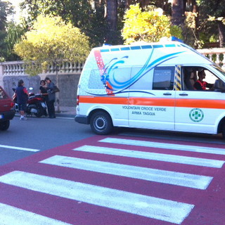 Sanremo: lieve incidente in corso Cavallotti, donna investita da uno scooter