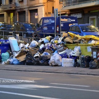 In tutta la provincia 'spettacolo' indecente attorno ai cassonetti per lo sciopero di ieri dei netturbini