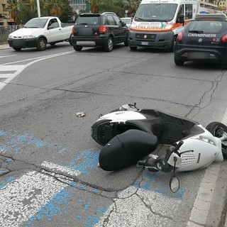 Imperia: giovane su uno scooter tamponata da un bus sul ponte dell'Impero, lievemente ferita (Foto)