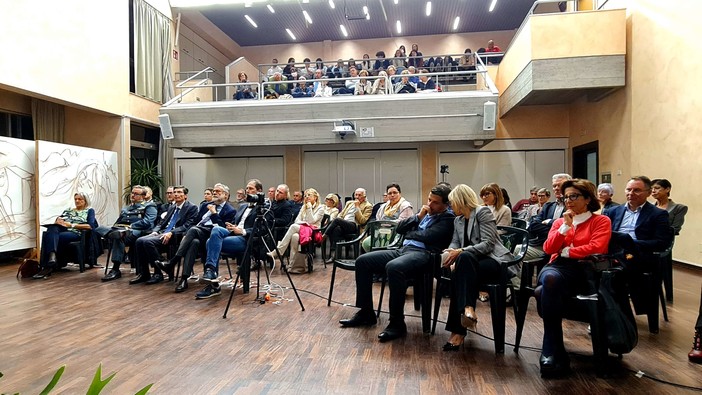 Diano Marina: grande partecipazione al primo incontro del ciclo “I Venerdì della Conoscenza”