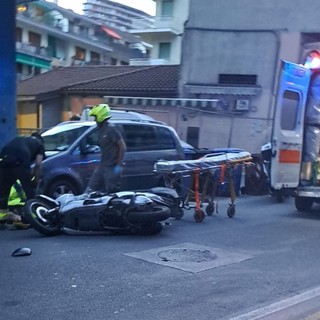Sanremo: incidente moto-auto questa sera in via Martiri, 60enne trasportato in ospedale (Foto)