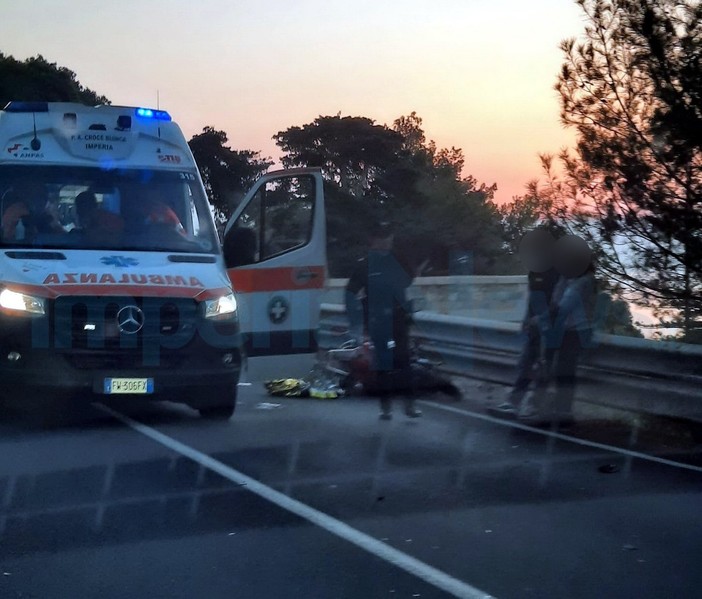 Cipressa: scontro sull'Aurelia e due feriti gravi, intervento dell'elicottero e traffico in tilt (Foto)